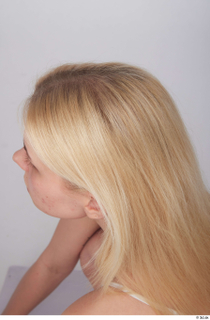 Unaisa loose blond hair 0003.jpg